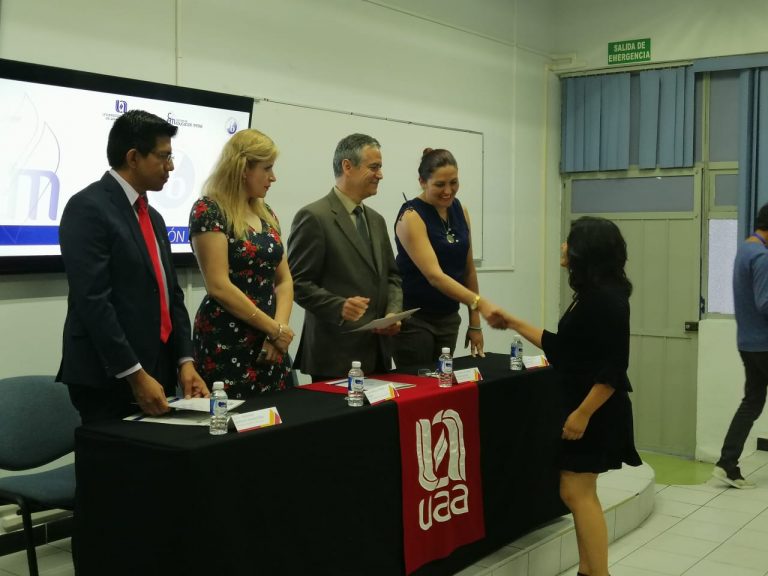 Entrega Autónoma de Aguascalientes diplomas a alumnos de Bachillerato Internacional