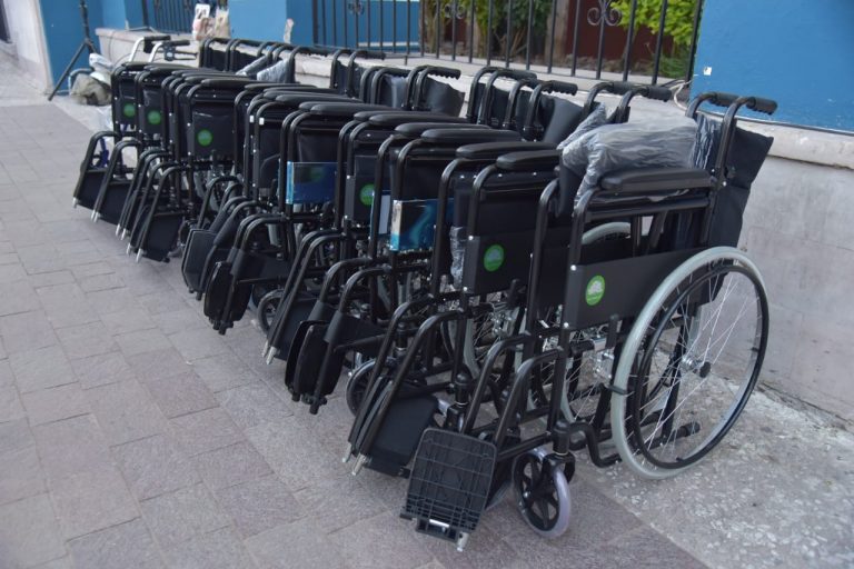 IDEA encabeza entrega de sillas de ruedas del Club Rotario de Aguascalientes