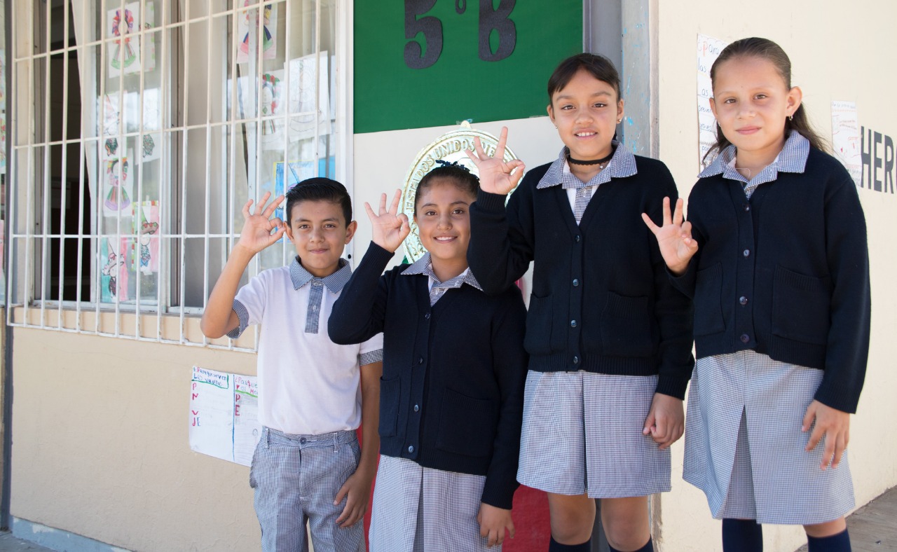 Entregan 10 mil uniformes deportivos a infantes de primaria en Aguascalientes LJA Aguascalientes