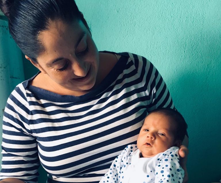 IMSS celebra nacimiento de bebé, tras miomectomía realizada a la madre durante el embarazo en Aguascalientes