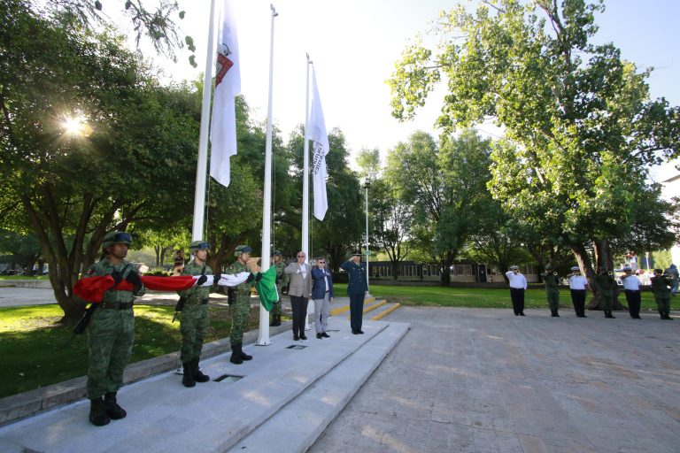 Autónoma de Aguascalientes reinstaura su Plaza de las Banderas 