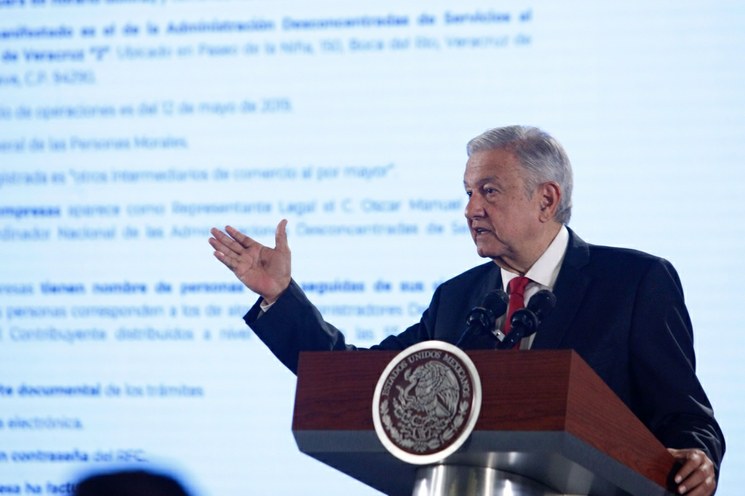 López Obrador asegura son falsos los registros ante el SAT que lo ponen como socio de 26 empresas