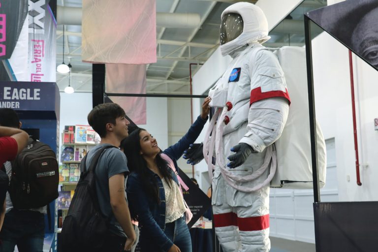 Lectura, conocimiento e interacción tecnológica en la Feria del Libro de la Autónoma de Aguascalientes
