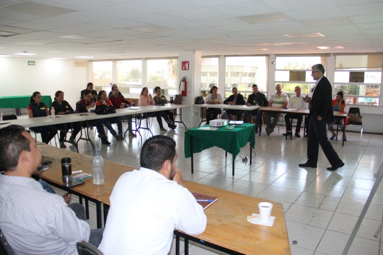 Issste Aguascalientes capacita a su personal en negociación, toma de decisiones y manejo de conflictos