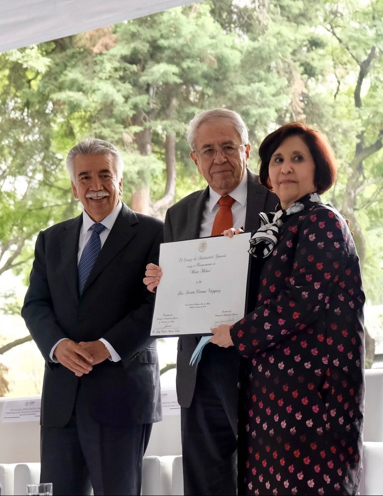 Reconoce IMSS labor de Teresita Corona, Premio al Mérito Médico 2019