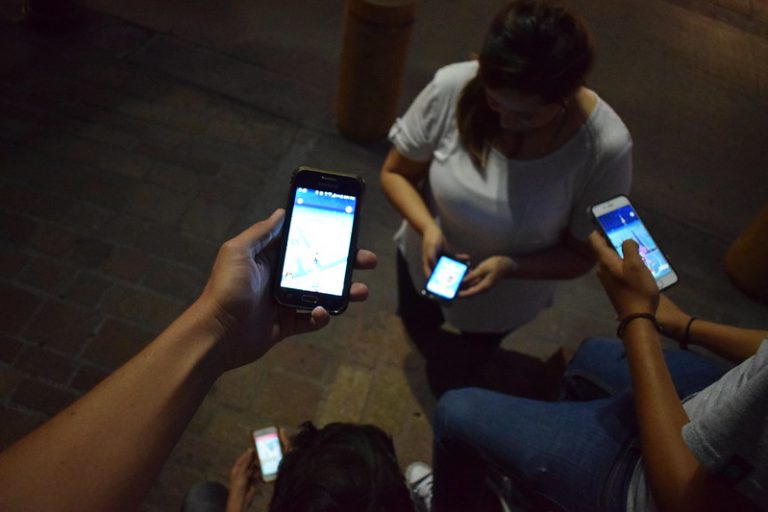 Reducir brillo en la pantalla de equipos previene síndrome de ojo seco   