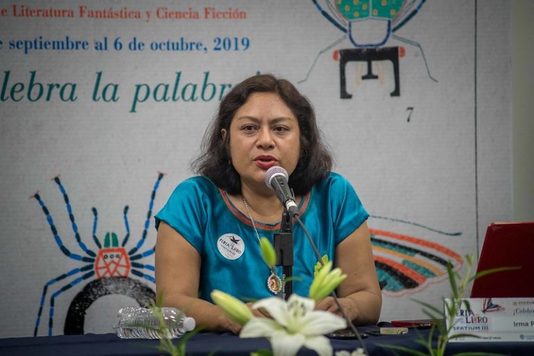 Irma Pineda, poeta oaxaqueña en defensa de las lenguas indígenas