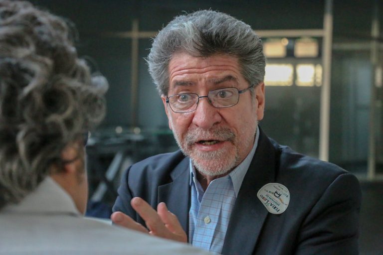 El trabajo de un escritor es que el lector no abandone el libro: Rafael Pérez Gay en la Feria del Libro de Aguascalientes