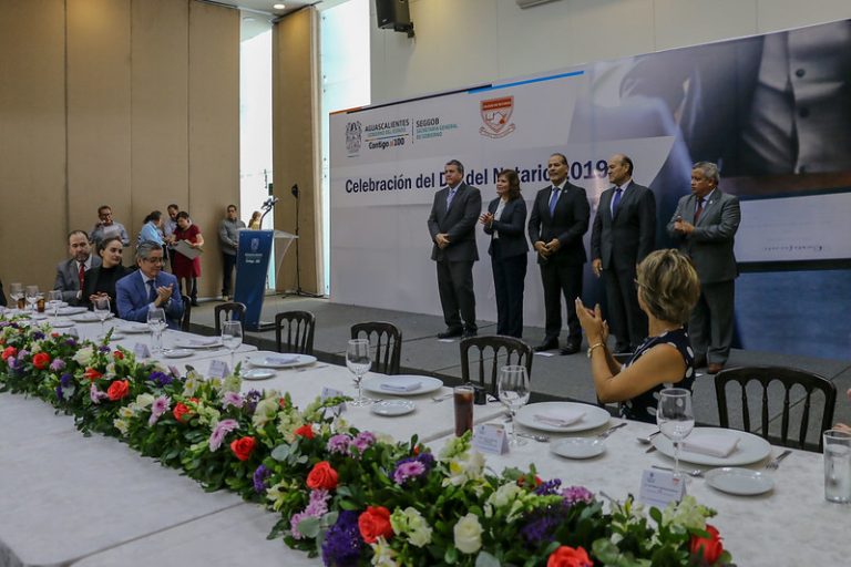 Martín Orozco Sandoval reconoció a los notarios de Aguascalientes