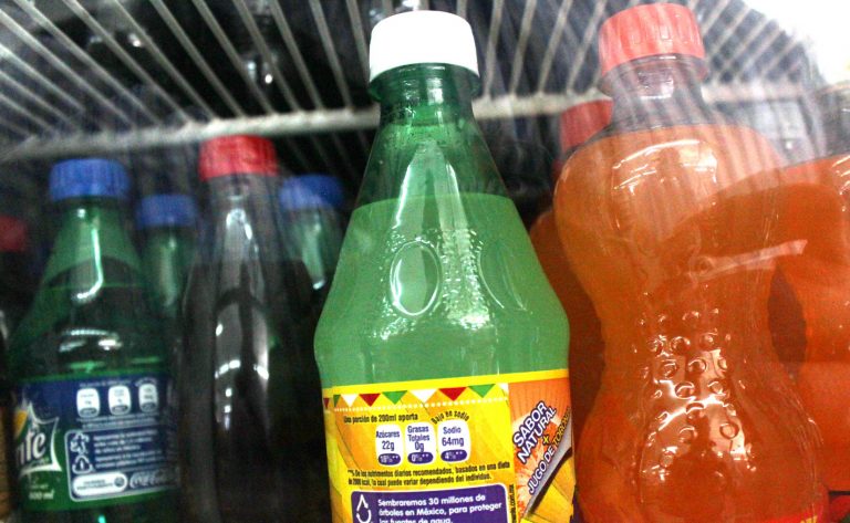 Votan etiquetado frontal de alimentos en el pleno del Senado