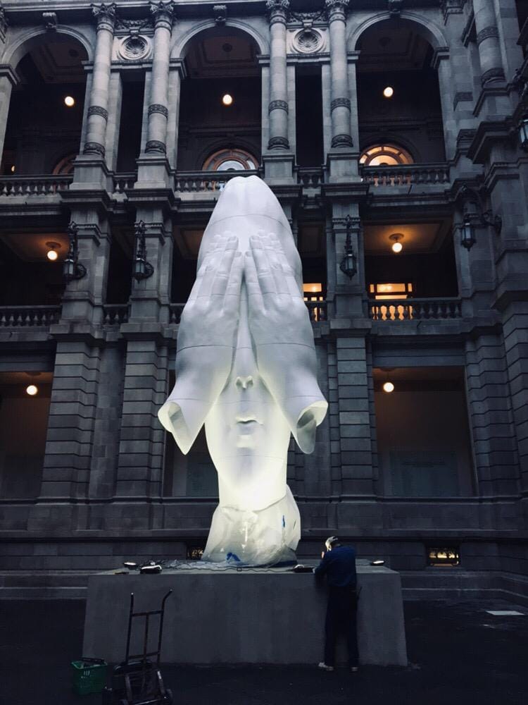 Jaume Plensa, el artista detrás del muro