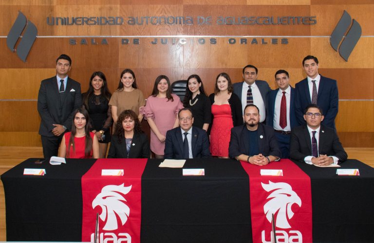 Toman protesta a nueva Sociedad de Alumnos de la carrera de Derecho de la Autónoma de Aguascalientes