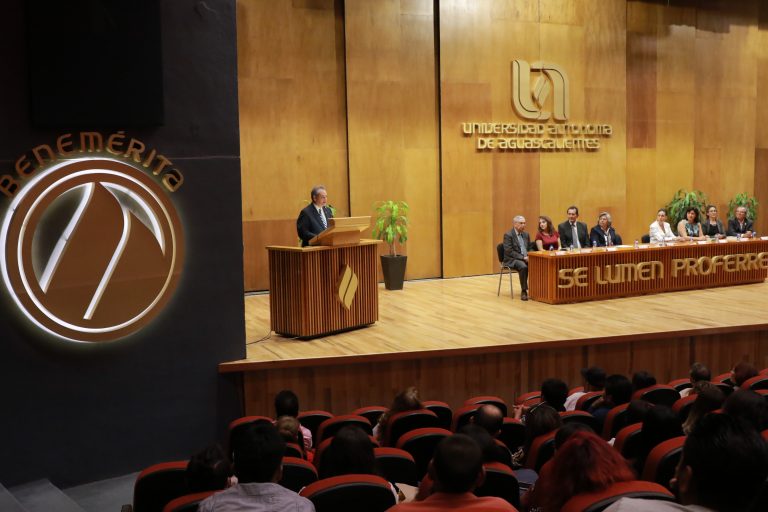 Reconoce Autónoma de Aguascalientes excelencia académica en universitarios del Centro de Ciencias de la Salud