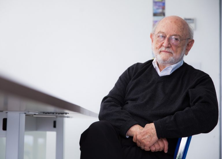 Llama exrector de la UNAM a defender el maíz