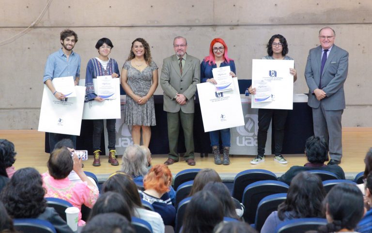 Entrega Autónoma de Aguascalientes premios a ganadores de concursos literarios