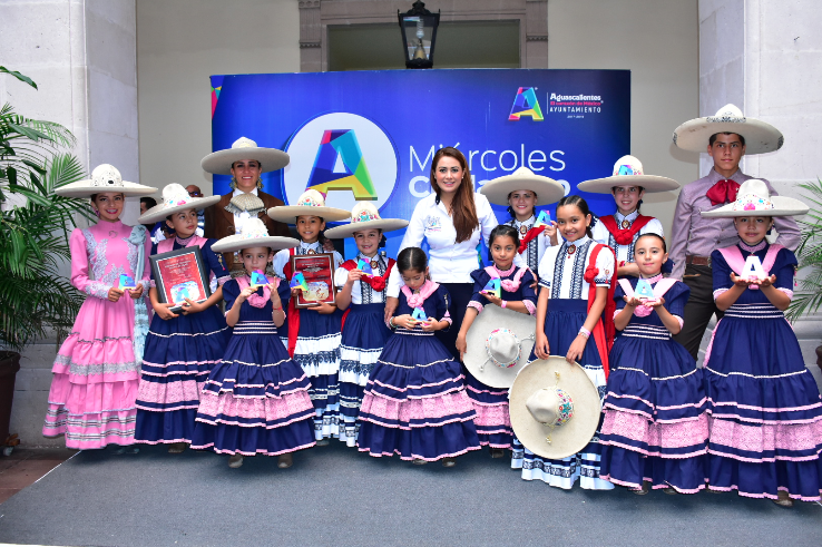 En Aguascalientes, reconocen a niñas campeonas nacionales de escaramuzas