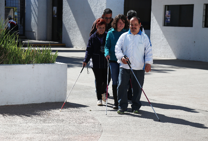 Llaman a eliminar barreras para personas con debilidad visual en Aguascalientes