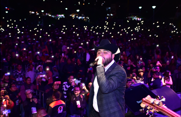 Gerardo Ortiz se presentó en la Línea Verde para celebrar el Aniversario de la Ciudad de Aguascalientes