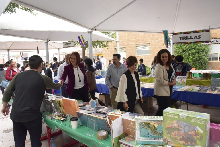 Inauguran la vigésima feria del libro de la Comunidad Educativa Entorno, en Aguascalientes