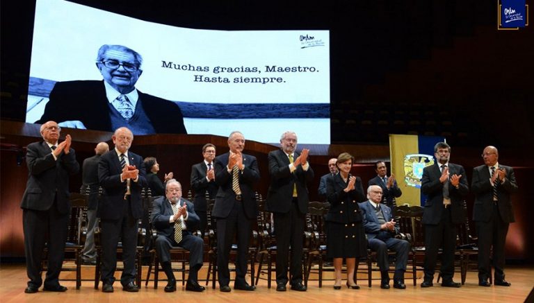 Rinden homenaje a Miguel León-Portilla   