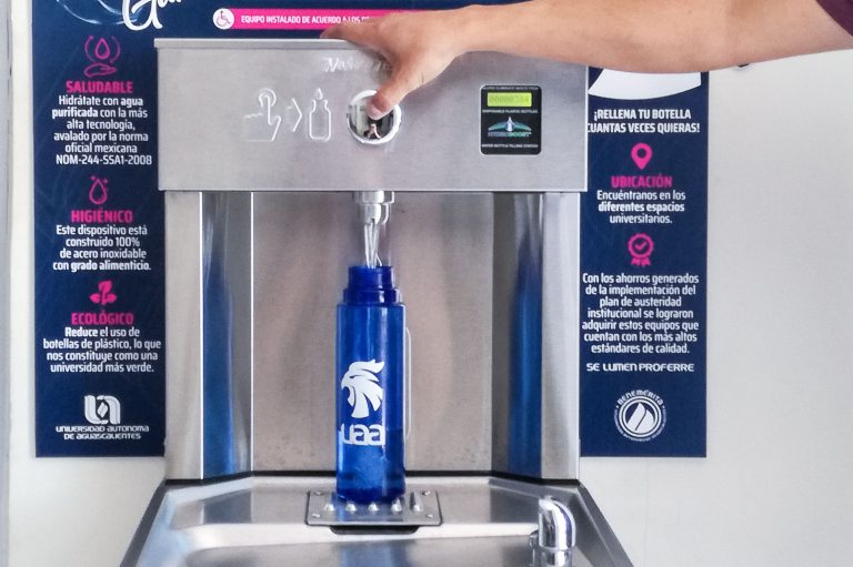 Autónoma de Aguascalientes coloca nuevas fuentes de hidratación en sus campus