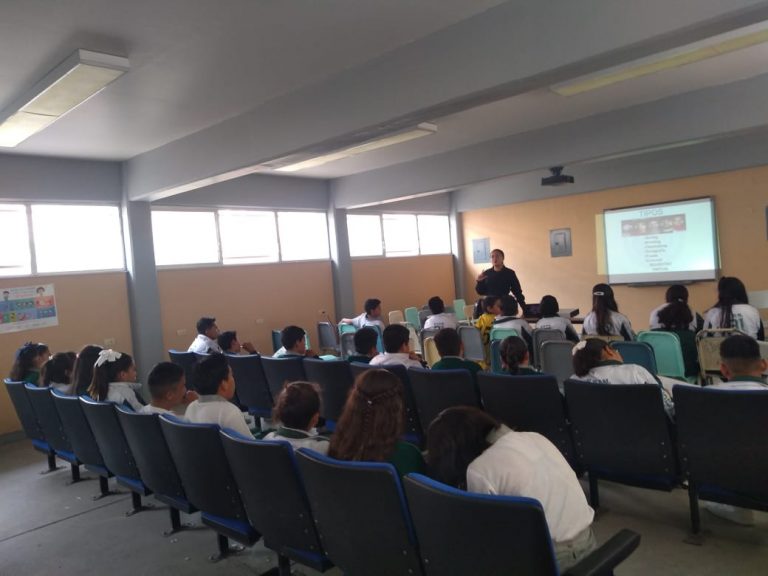 Elementos de la SSPE Aguascalientes dan charla sobre delitos cibernéticos a estudiantes