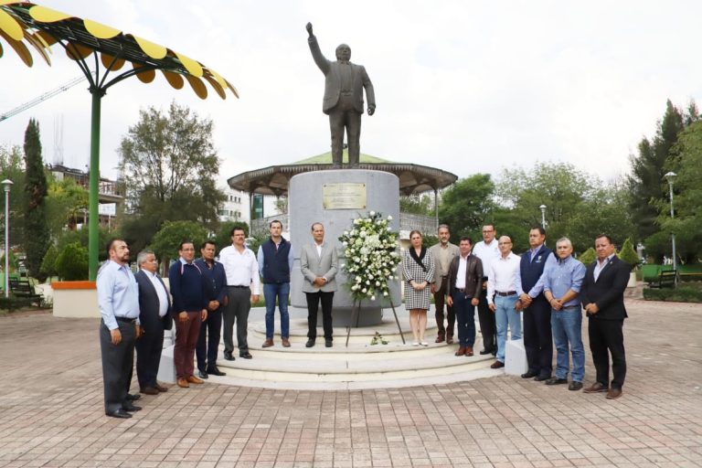 Rinden homenaje a Manuel J. Clouthier en su aniversario luctuoso en Aguascalientes