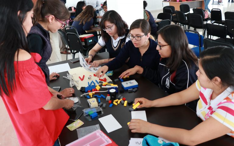 Capacita Instituto de Educación de Aguascalientes a estudiantes del Crena en uso de tecnología educativa en preescolar
