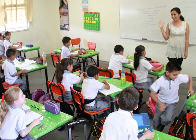 Reciben incentivo maestros de Aguascalientes destacados en evaluación del desempeño 2018-2019   