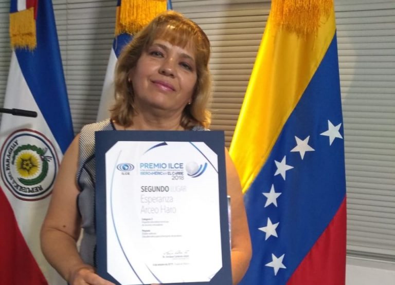 Reconocen a la maestra Esperanza Arceo Haro en Aguascalientes