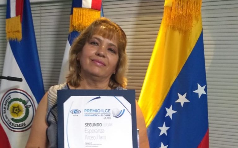 Recibe la maestra Esperanza Arceo Haro, de Aguascalientes, Premio Internacional ILCE 2018
