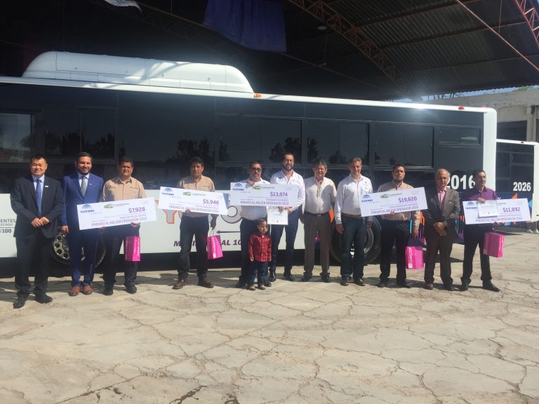 Premian a operadores de autobuses en Aguascalientes