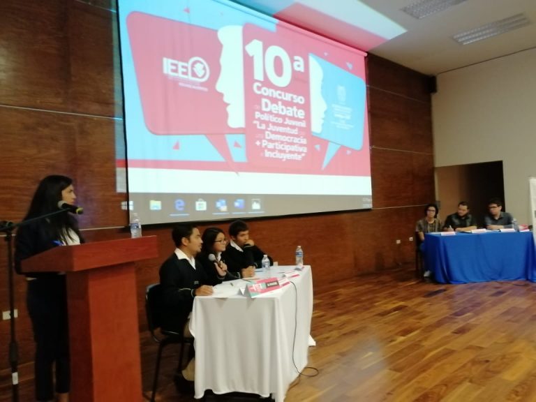 Debaten jóvenes de Aguascalientes sobre pluralismo y redes sociales en la política
