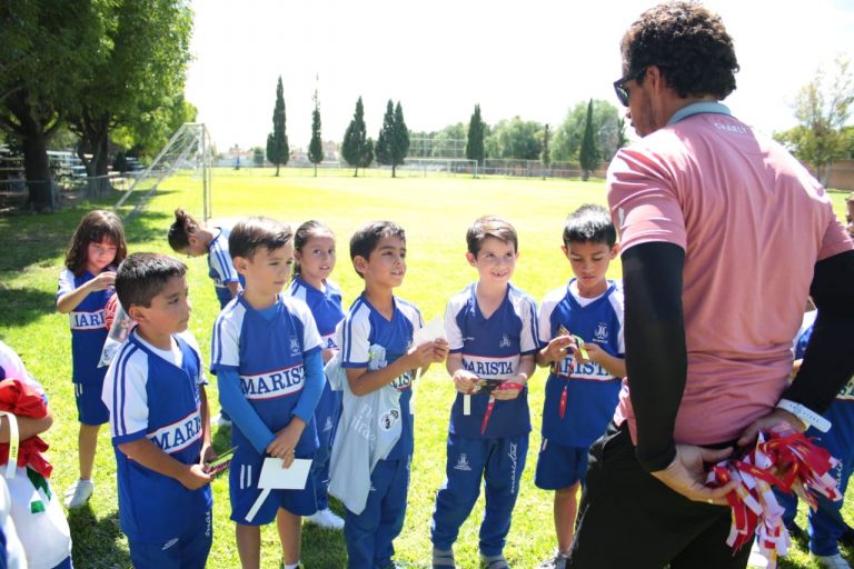 Conviven jugadores de Necaxa Aguascalientes con niños