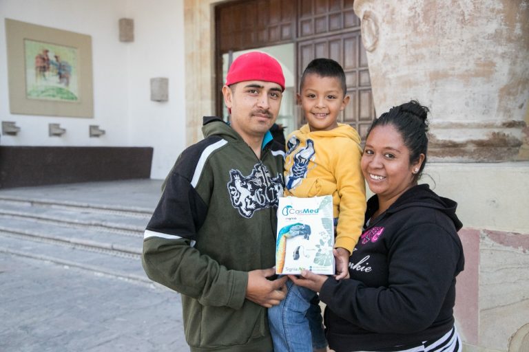 Entregan más de 200 aparatos auditivos en Aguascalientes