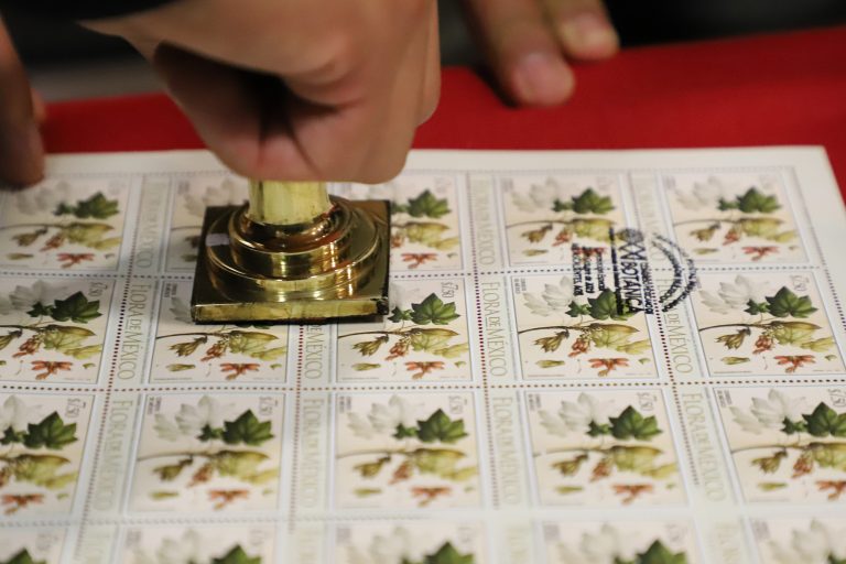 Lanzan estampilla postal Flora de México