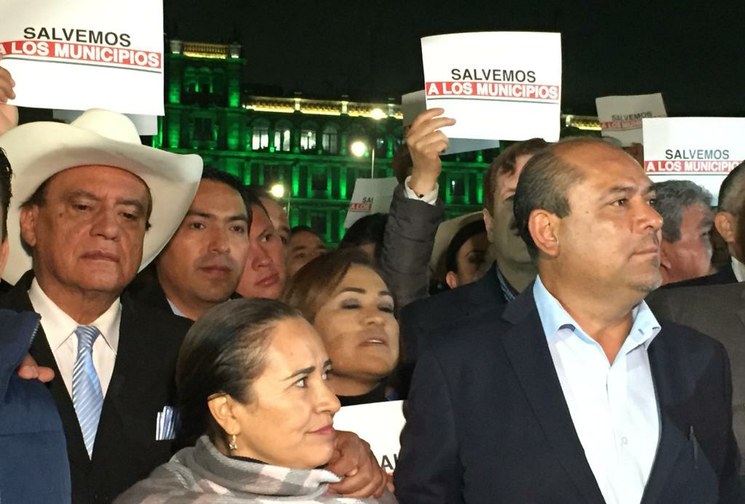 Confirma presidencia uso de gas lacrimógeno contra alcaldes en Palacio Nacional