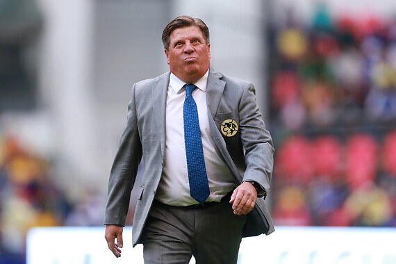 Por dichos homofóbicos, suspenden a Miguel Herrera