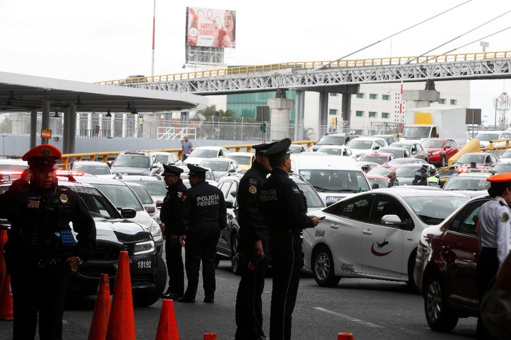 Acuerdan operativos contra plataformas digitales de transporte público en aeropuertos del país