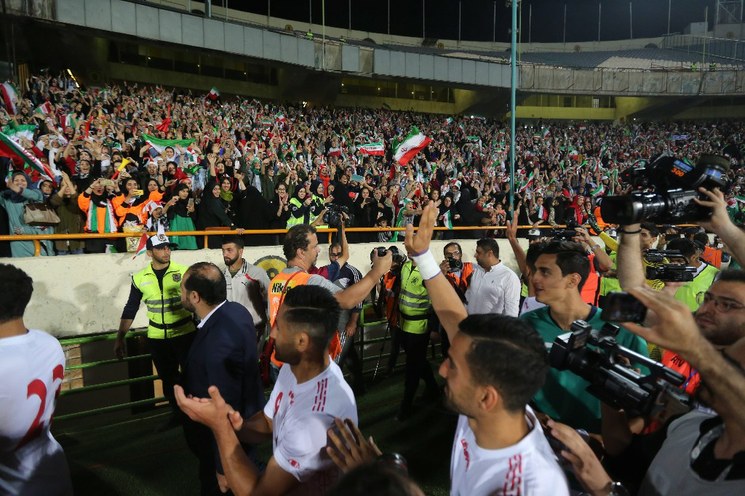 Las mujeres iraníes asistieron a partido de futbol por primera vez en 40 años