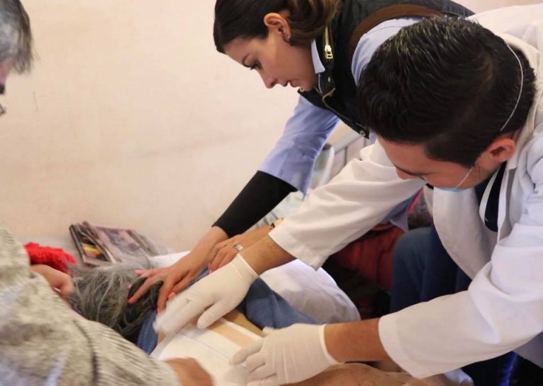 Reconoce Coesamed labor de los médicos de Aguascalientes en su día