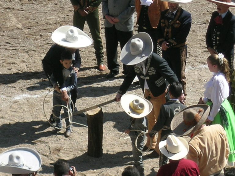 IMÁGENES DE AGUASCALIENTES: Aguascalientes, capital de los charros y las chinas.