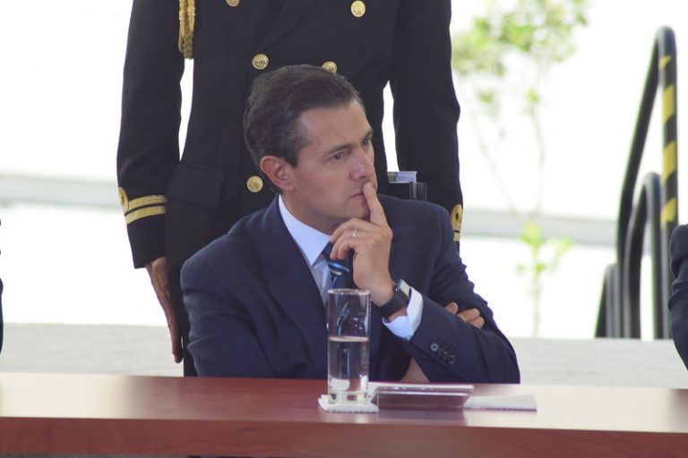 Vinculan a proceso a tres exfuncionarios de Peña por sustraer expediente de la Casa Blanca