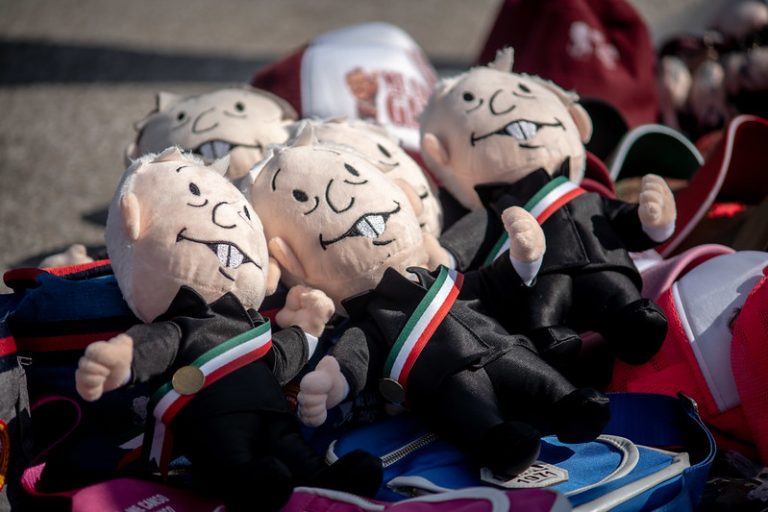 Los tumbos de la Cuarta Transformación / Bravuconadas