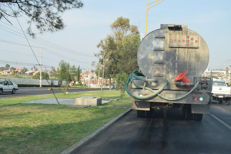 Pipas llevan al mes 2,600 metros cúbicos de agua a comunidades rurales de la capital de Aguascalientes
