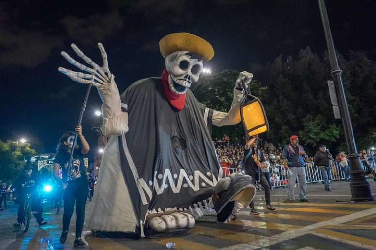 Cierre de vialidades por Desfile de Calaveras en Aguascalientes