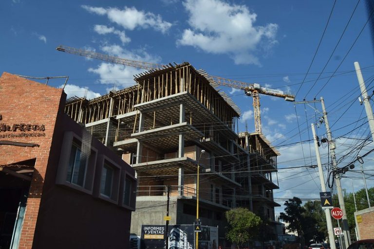 Vivienda vertical: ¿solución o problema? / Agenda urbana