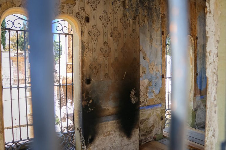 Dejan daños irreparables en patrimonio de panteones de Aguascalientes