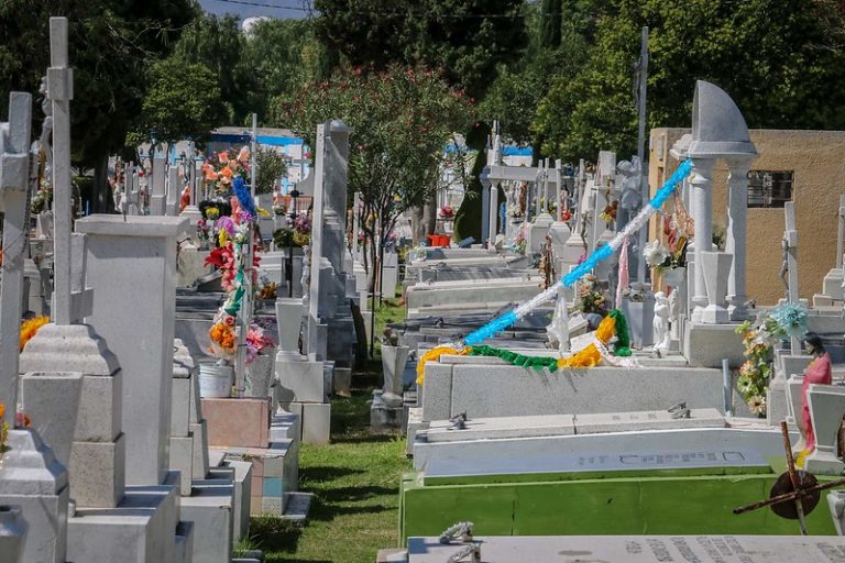 Cementerios / Café Fausto 