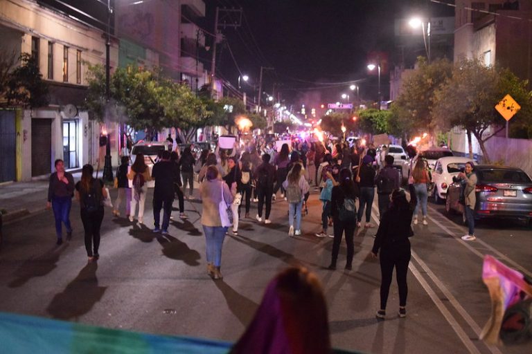 Medios de comunicación contribuyen a subvalorar y revictimizar a las mujeres